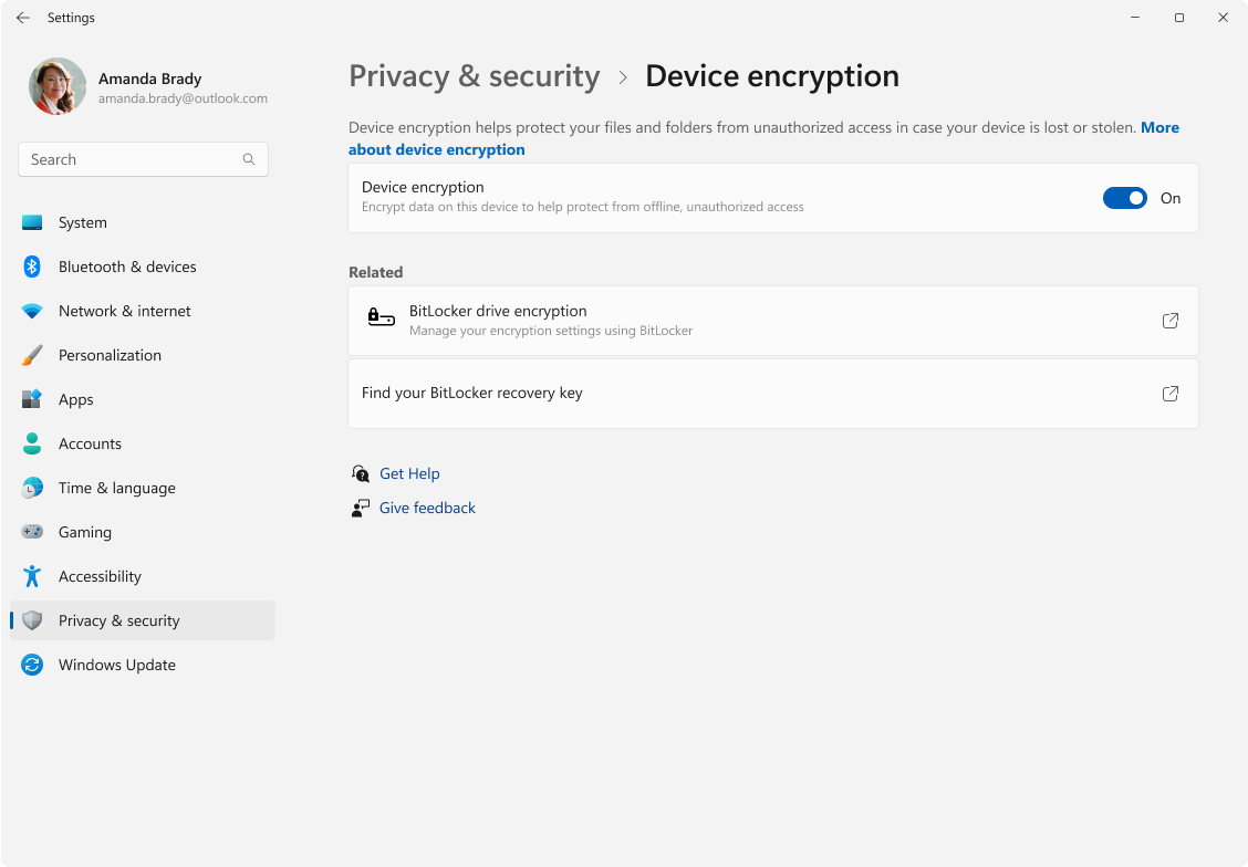 Captura de Windows 11 mostrando el cifrado de dispositivo y el acceso a BitLocker desde Configuración.